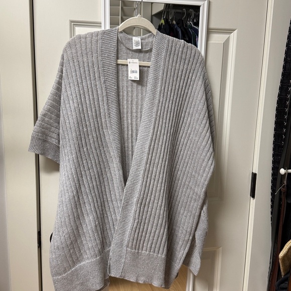 Versona Soft Gray Knit Shrug - Picture 2 of 4